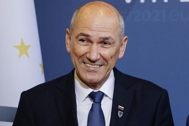 Janši je država izplačala slabih 44 tisoč evrov odškodnine