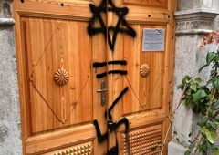 Vandali nad Judovski kulturni center v Ljubljani: simbol svastike pretresel skupnost (FOTO)vastike-vandali/