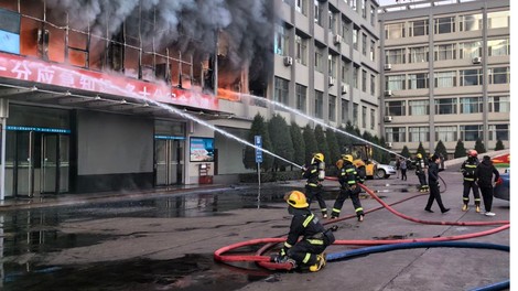 gasilci gasijo pozar