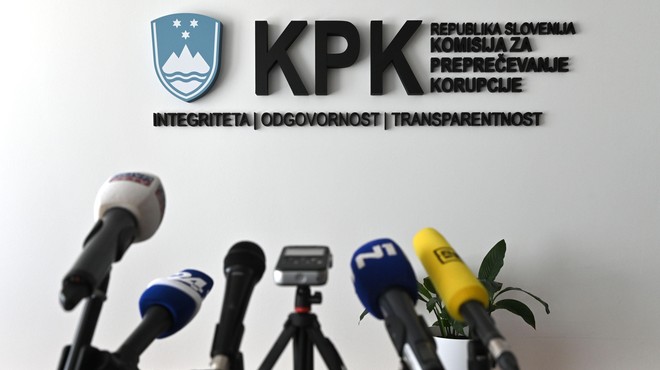 Tanja Fajon, Boštjan Poklukar in številni drugi ministri prejeli opomin KPK (foto: Bobo)