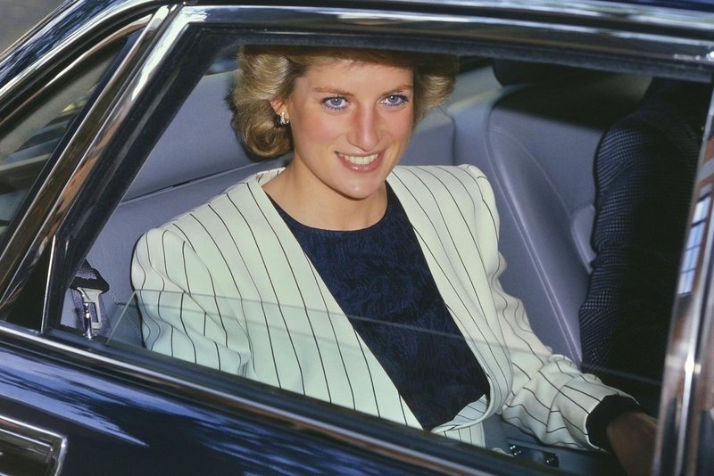 Princesa Diana bi imela večje možnosti za preživetje, če bi na dan nesreče uporabljala varnostni pas.