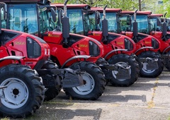 Pred decembrskimi volitvami razmere v Srbiji vse bolj napete: na ulice so se vrnili tudi nezadovoljni kmetje