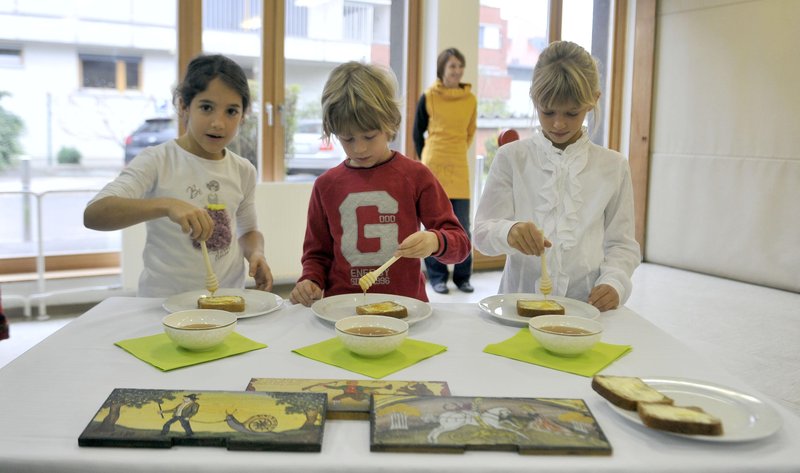 Danes bodo tudi v šolah in vrtcih dan začeli s tradicionalnim slovenskim zajtrkom.