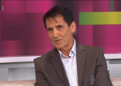 Oddajo Poglej in zadeni že drugič umaknili s sporeda, zdaj se je oglasil Stojan Auer in razkril to