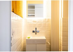 Optimizacija majhne kopalnice: Triki za vizualno večji prostor