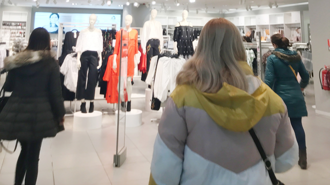 Veliki prodajni hit: ste že videli obleko, ki je obnorela številne Slovenke? (VIDEO) (foto: Profimedia)