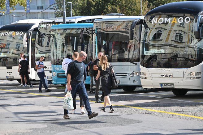 avtobus na avtobusni postaji