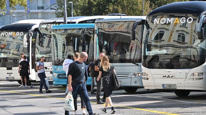 Javni transport vse manj zanimiv: z avtobusi in vlaki se vozi vedno manj ljudi (foto: Žiga Živulović jr. /BOBO)