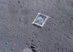 FOTO: Na površju Lune že pol stoletja leži skrivnostna fotografija (končno razkrito, kdo je na njej)