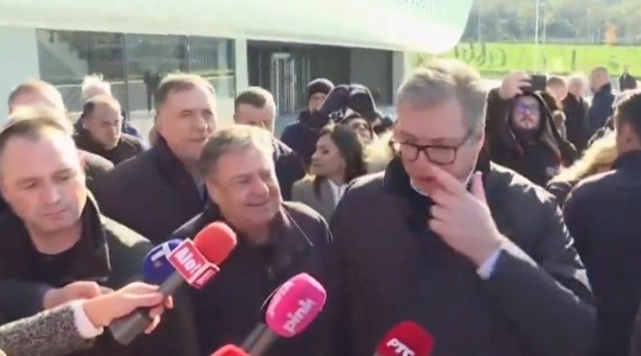 Jankovićeva nepričakovana reakcija na zaničevalne besede srbskega predsednika Vučića: "Zoki, Zorane, pridi nekaj pogledat" (VIDEO) (foto: X/posnetek zaslona)