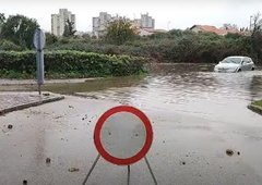 Dež potopil ceste: v Zadru v samo eni uri padla mesečna količina dežja (VIDEO)