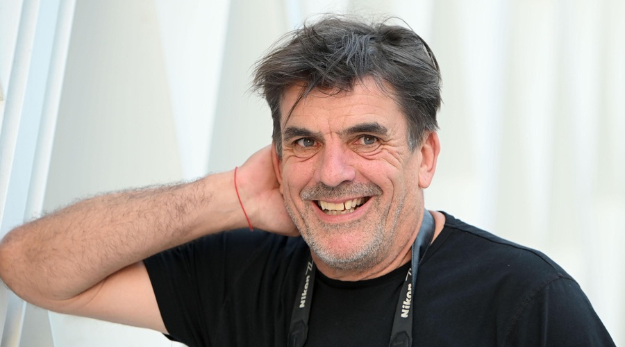 Priznani slovenski fotograf, ki odkrito govori o odločitvi za vazektomijo: "Kako so lahko ljudje tako slepi, da ne vidijo, da nas bo prenaseljenost ubila?" (foto: Žiga Živulović jr. /Bobo)