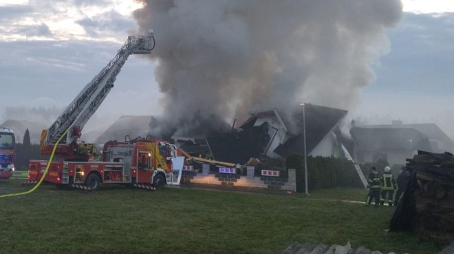 Eksplozija v Trbojah: stanovanjska hiša se je porušila, požar še gasijo (foto: Facebook/Dogajanje na vasi - Trboje in Žerjavka)