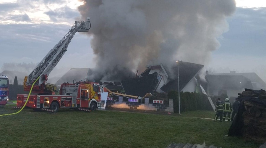 Eksplozija v Trbojah: stanovanjska hiša se je porušila, požar še gasijo (foto: Facebook/Dogajanje na vasi - Trboje in Žerjavka)
