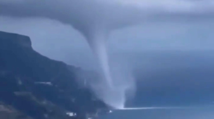 Neprijetno presenečenje: Italijani trepetali pred grozljivim tornadom (FOTO in VIDEO) (foto: Twitter/ssezenoglu/posnetek zaslona)