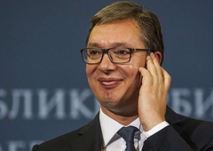 Grožnje, izsiljevanja, pritiski in zlorabe: kako Aleksandar Vučić pred volitvami učinkovito manipulira z državljani Srbije