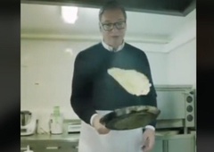 Po sendviču s pariško zdaj še metanje palačink v zrak: Vučićevo absurdno nabiranje političnih točk (VIDEO)