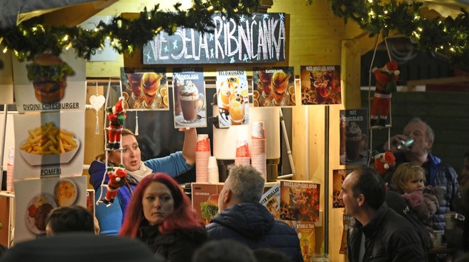 Veseli december pred vrati, stanovalci Stare Ljubljane se že držijo za glavo: kako bo občina omejila praznično ozvočenje? (foto: Žiga Živulovič jr./Bobo)