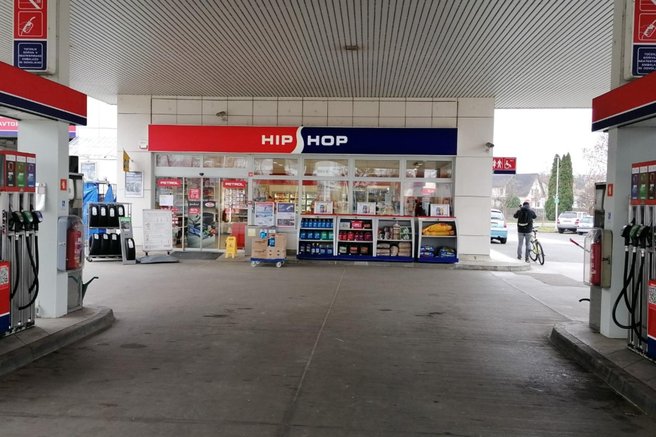 Petrol bencinska črpalka bencinski servis tankanje gorivo