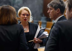 Klakočar Zupančičeva razjezila poslance: naročila jim je ... (nekateri so vstali in odšli)