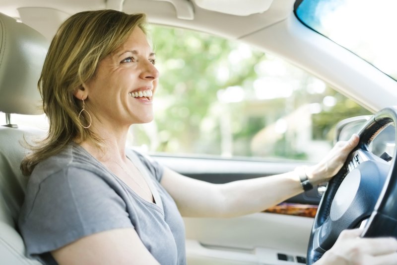 Ženske se redkeje spuščajo v tvegano vedenje, kamor spada tudi prehitra oziroma nevarna vožnja, saj hitreje predvidevajo resne in negativne posledice.