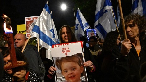 Hamas bo vendarle izpustil novo skupino talcev,  v zameno pa zahteva ...