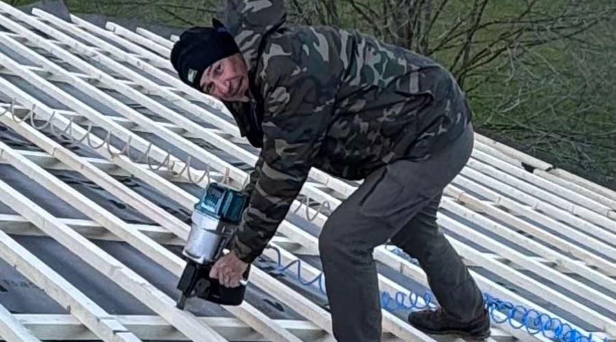 Prvak stranke SDS sprožil val kritik: "Janez Janša, kje imaš čelado?!" (foto: Twitter/JJansaSDS)