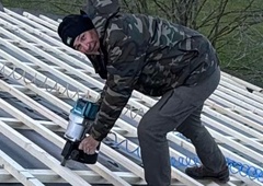 Prvak stranke SDS sprožil val kritik: "Janez Janša, kje imaš čelado?!"