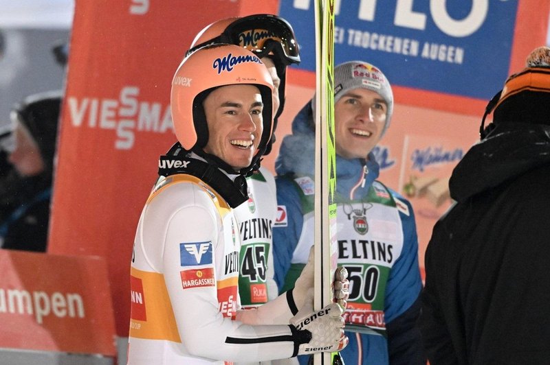 Delila sem si povratni let z avstrijsko skakalno reprezentanco in jih povprašala, kaj je njihova skrivnost