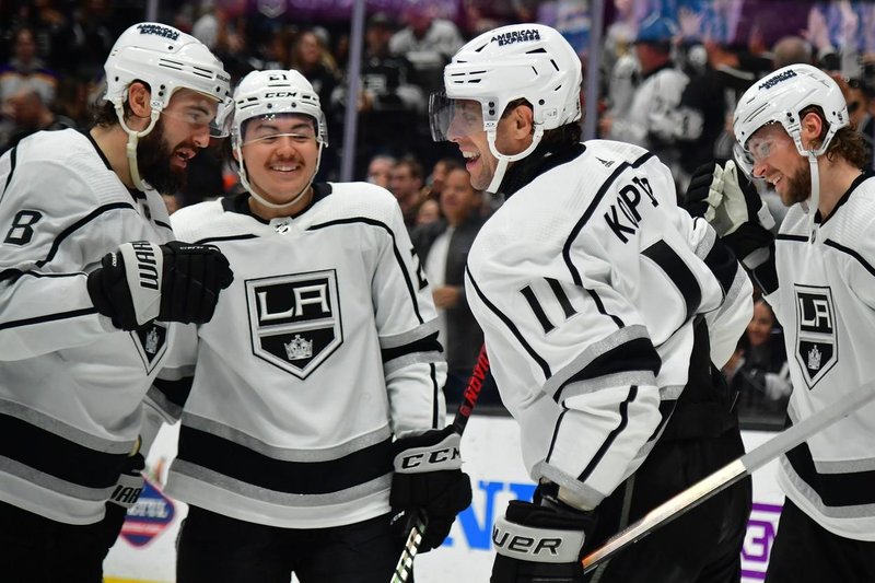 Hokejisti Los Angeles Kings so dosegli peto zaporedno zmago.