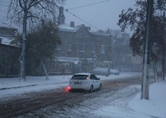 Snežno neurje, ki pustoši po Evropi vzelo eno življenje, poškodovanih več ljudi