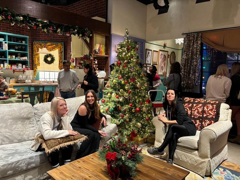 Jana in lara sta obiskali znamenito kavarnico Central Perk iz TV-uspešnice Prijatelji.