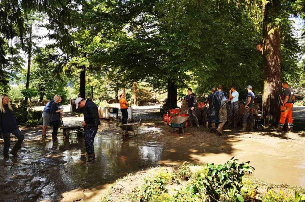 Dobra novica: priljubljeni park cvetja po uničujočih poplavah znova odpira svoja vrata (foto: Facebook/Mozirski gaj/posnetek zaslona)
