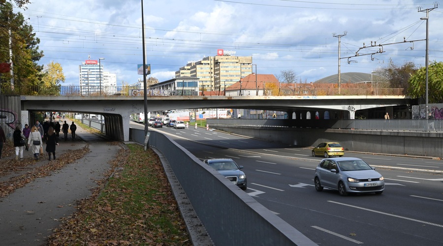 Je sploh še lahko slabše? Lahko! Z novim letom v Ljubljano prihaja prometni kolaps (znano je, zakaj) (foto: Žiga Živulović Jr./Bobo)