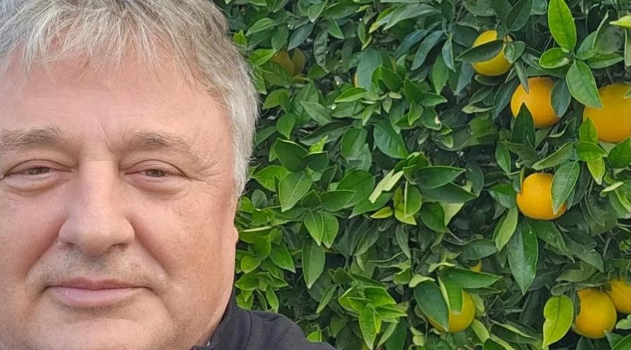 Roman Leljak iz Hrvaške 'uvozil' 400 kilogramov mandarin za otroke: nekateri se sprašujejo, ali je imel ustrezna dovoljenja (foto: Facebook/Roman Leljak)