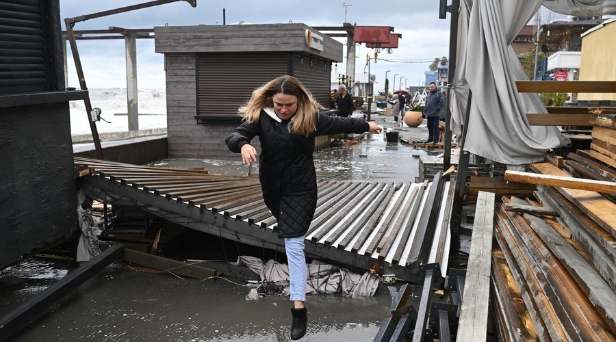 Vreme na vzhodu Evrope še vedno povzroča težave, število smrtnih žrtev narašča (foto: Profimedia)