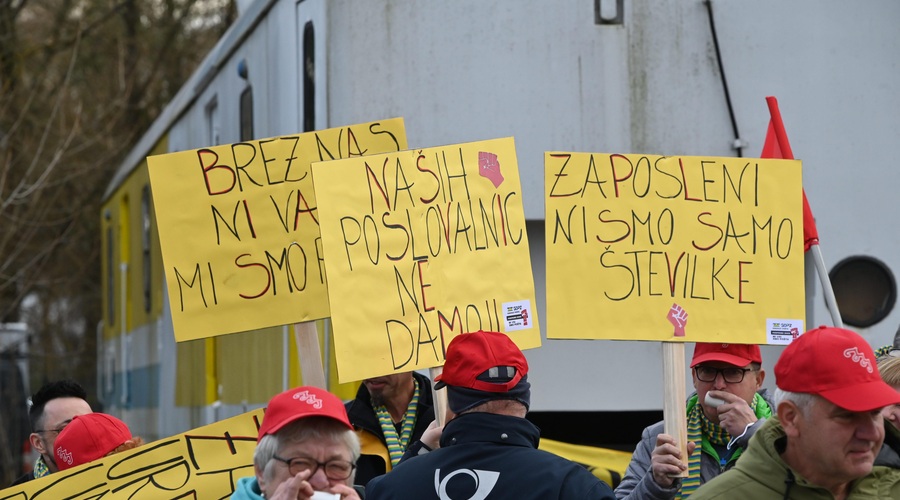 Poštnim delavcem je prekipelo, to je njihov zadnji poziv, potem pa ... (foto: Žiga Živulovič jr./Bobo)