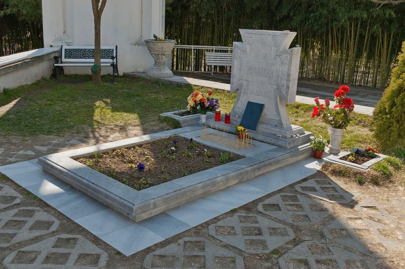 Zadnje počivališče slepe bolgarske jasnovidke, ki je preminila leta 1996.