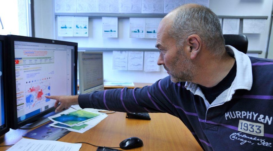 Zima, zima bela? Zdi se tako! Brane Gregorčič svari: "Sneg do nižin!" (Poglejte, kje ga bo zapadlo največ) (foto: Žiga Živulovič jr./Bobo)
