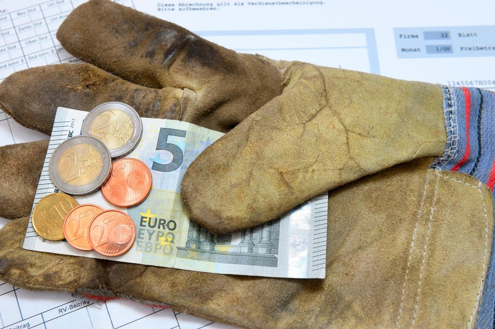 Z novim letom nižja plača za nekatere delavce (ste med njimi?) (foto: Profimedia)