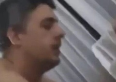 Škandal, ki močno odmeva: kdo je poslancu ukradel zasebni posnetek orgije s prostitutko in kokainom?