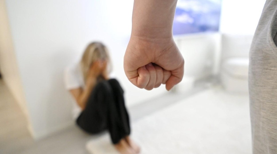 Šokantna resnica o nasilju nad ženskami: kako prepoznati znake nasilja in kje poiskati pomoč? (foto: Profimedia)