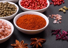 Čudežni pripravek, ki znižuje holesterol, pomaga pri slabi prebavi, je pa tudi izvrsten afrodiziak (in verjetno ga imate doma!)