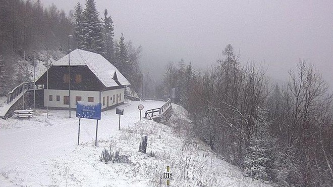 Zimska pravljica: višje predele Gorenjske in Koroške pobelil sneg (foto: Arso)
