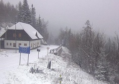 Slovenija ovita v belo, ponekod je zapadlo več kot meter snega