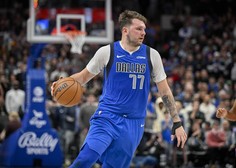 Luka Dončić se je vrnil s trojnim dvojčkom in se s posebno gesto poklonil prvorojenki Gabrieli