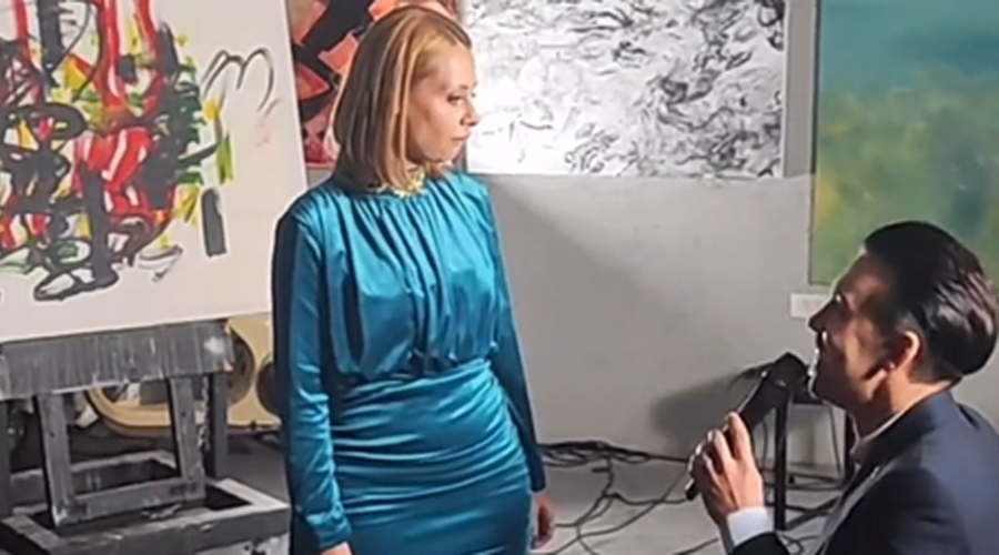 Poročena sta že, zakaj je šel na kolena? Srečen trenutek glasbenega para Maraaya (VIDEO) (foto: Promo material)