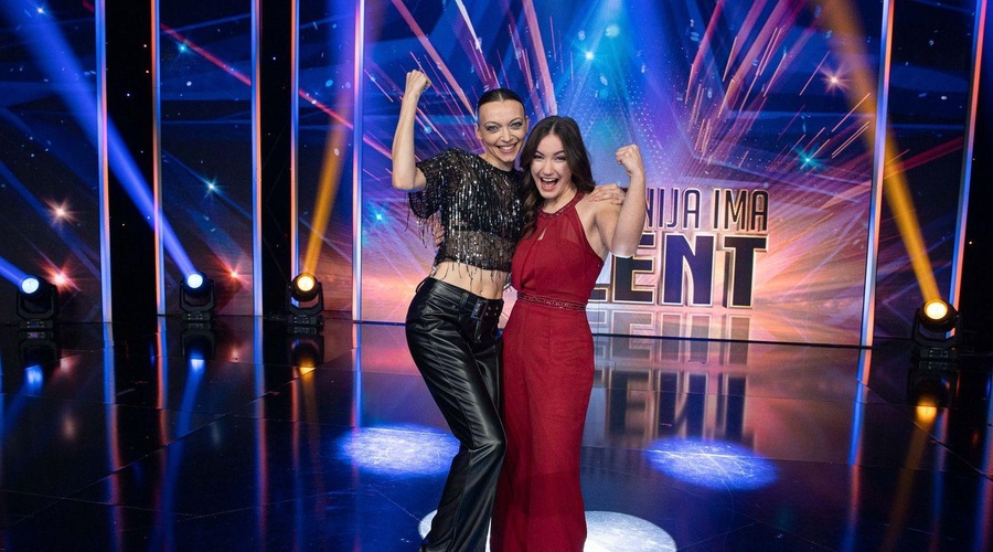 Zadnji dve finalistki Talentov sta Špela Šemrl in Tatjana Gajanović (foto: POP TV)