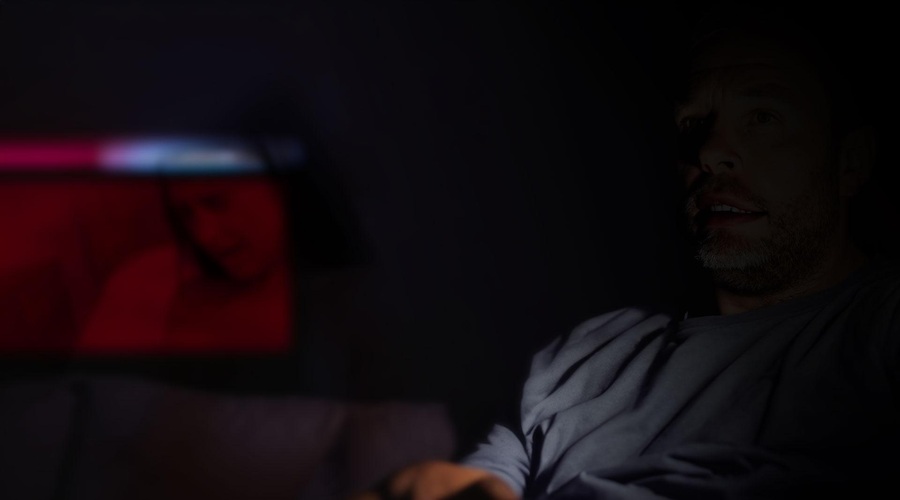 Kje je meja med zdravo masturbacijo in zasvojenostjo od pornografije? (foto: Fotomontaža)