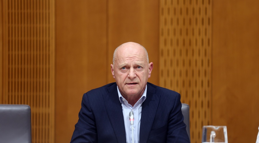 Kandidat za ministra za javno upravo Franc Props: "Javnim uslužbencem je treba zagotoviti dobre pogoje dela in jim ponuditi konkurenčno plačilo" (foto: Bobo)